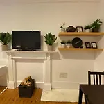 Beautiful One Bed Garden Flat In Muswell Hill